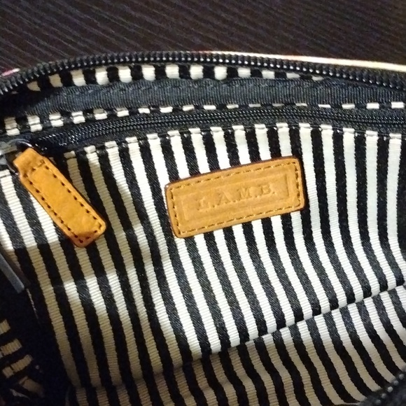 L.A.M.B - Picture 10 of 12